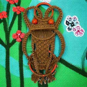 Vintage Frog Brown Macrame Orange Wood Wall Hanging Decor Groovy Towel Ring 22"